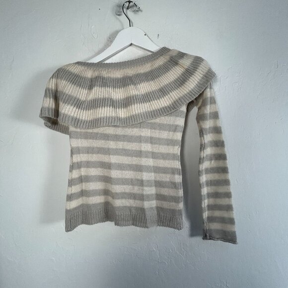 Romeo & Juliet Couture Womens Striped One-Shoulder Sweater Small Grey New $108 - Picture 2 of 8